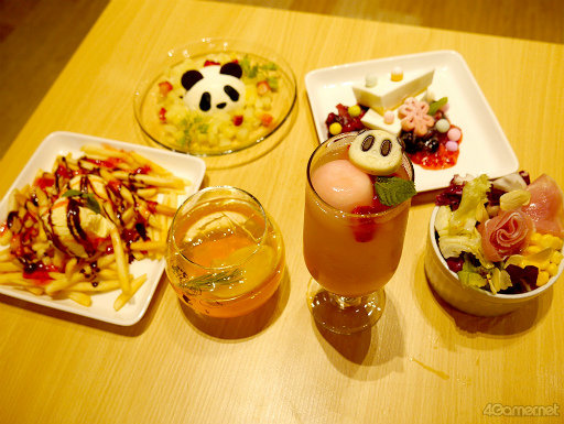 画像ギャラリー No.028のサムネイル画像 / 「アオペラカフェ -Enjoy Holiday-」の魅力をフォトレポートでお届け! THEキャラCAFÉ グランドスケープ池袋店で開催中