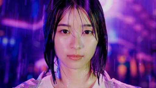 画像ギャラリー No.001のサムネイル画像 / 朝ドラ女優が雨の中で絶叫!? 「超探偵事件簿 レインコード」6月23日に放映開始予定のTVCMに女優の鳴海 唯さんが出演