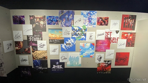 画像ギャラリー No.002のサムネイル画像 / 各バンドの歩みを振り返る「ARGONAVIS Thanks Exhibition“from AAside”」展示会レポート。こだわりの展示は見どころしかない！