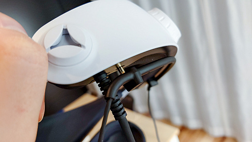 画像ギャラリー No.042のサムネイル画像 / PlayStation VR2が編集部に到着！　気になるヘッドセットの重量や細部の仕様をチェックしてみた