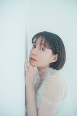 画像ギャラリー No.007のサムネイル画像 / 「エボニー - 王の帰還」，トリンドル玲奈さんが出演するWebCMのメイキングを公開