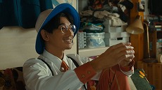 画像ギャラリー No.003のサムネイル画像 / 「ポケモン スカーレット・バイオレット」，TVCM第2弾を公開。永山瑛太さん演じる男が，タイプを変える新要素“テラスタル”を語る