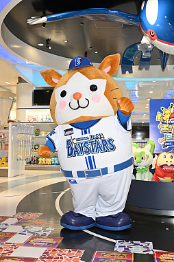 画像ギャラリー No.008のサムネイル画像 / 横浜DeNAベイスターズの選手たちが“ピカチュウヘルメット”をかぶって試合に!?「ポケモンボールパークヨコハマ」開催記者発表会レポート