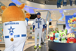 画像ギャラリー No.009のサムネイル画像 / 横浜DeNAベイスターズの選手たちが“ピカチュウヘルメット”をかぶって試合に!?「ポケモンボールパークヨコハマ」開催記者発表会レポート