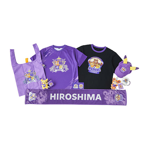 画像ギャラリー No.002のサムネイル画像 / ポケモンセンターとサンフレッチェ広島がコラボ。Tシャツやタオルマフラーなどのグッズを8月16日に発売