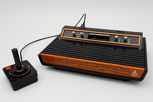 画像ギャラリー No.019のサムネイル画像 / Hiro師匠とレゴブロック「Atari 2600」を組み立てよう！ せっかくだから任天堂のアレも持ってきたよ（「買い物Surfer」第10回）