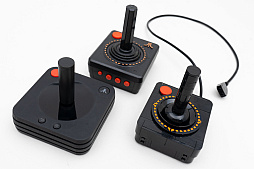 画像ギャラリー No.024のサムネイル画像 / Hiro師匠とレゴブロック「Atari 2600」を組み立てよう！ せっかくだから任天堂のアレも持ってきたよ（「買い物Surfer」第10回）