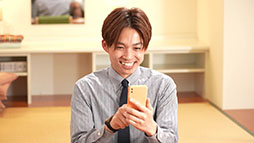画像ギャラリー No.013のサムネイル画像 / 「LINE:モンスターファーム」で事前登録の受付がスタート。お笑いコンビ「アインシュタイン」の2人を起用したWeb CMも公開に