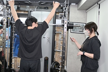 画像ギャラリー No.015のサムネイル画像 / 「一番いいトレーニングを頼む」トレーニーもトレーナーも全員オタク!? 女性専門パーソナルジム「Clara」が「エルシャダイ」とコラボ!