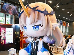「鳴潮」の1周年を記念して開催されているリアルイベントをレポート。ノベルティがもらえるインタラクション企画や，展示物，公式コスプレイヤーの撮影などが楽しめる