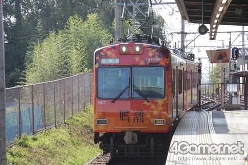 画像ギャラリー No.004のサムネイル画像 / 「鳴潮」と京阪電車のコラボによるラッピング電車が運行。特別車掌に就任した千咲の着ぐるみも登場した，セレモニーの模様をレポート