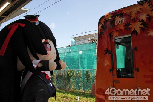 画像ギャラリー No.027のサムネイル画像 / 「鳴潮」と京阪電車のコラボによるラッピング電車が運行。特別車掌に就任した千咲の着ぐるみも登場した，セレモニーの模様をレポート