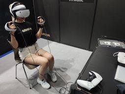 画像ギャラリー No.003のサムネイル画像 / ［TGS2023］狭い部屋や座位でもしっかり遊べる。「バイオハザード RE:4 VRモード」試遊レポート