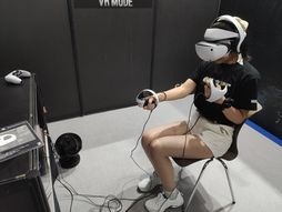 画像ギャラリー No.011のサムネイル画像 / ［TGS2023］狭い部屋や座位でもしっかり遊べる。「バイオハザード RE:4 VRモード」試遊レポート