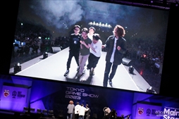 画像ギャラリー No.097のサムネイル画像 / 「CRカップ×TGS2023」フォトレポート。プロゲーマーと人気ストリーマーが「ストリートファイター6」で激戦を繰り広げた