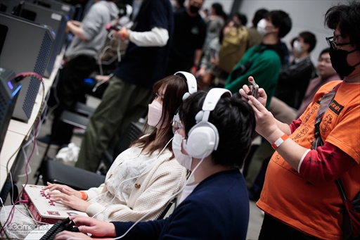 画像ギャラリー No.026のサムネイル画像 / ウメハラ氏主催の格闘ゲームイベント「Beast Cup Tokyo」フォトレポート。プロゲーマーのひぐち選手が優勝を飾る