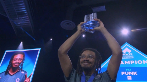 画像ギャラリー No.005のサムネイル画像 / ［EVO2024］「ストリートファイター6」部門優勝はアメリカのPunk選手。長年の悲願だったEVO優勝の栄光を掴む