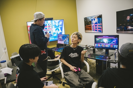 画像ギャラリー No.028のサムネイル画像 / 「ストリートファイター6」のプロゲーマーが講師となり，次世代を担う生徒を導く。「Red Bull 283 Academy」合宿レポート