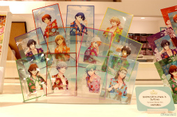 画像ギャラリー No.004のサムネイル画像 / 今年で10年目の「うた☆プリ」コンセプトショップ“SHINING STORE”。「Summer Bloom」をテーマに新たなラインナップを展開