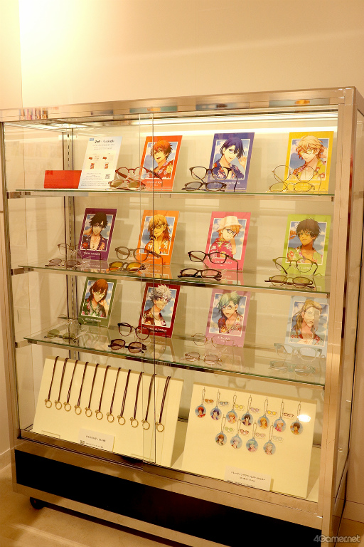 画像ギャラリー No.026のサムネイル画像 / 今年で10年目の「うた☆プリ」コンセプトショップ“SHINING STORE”。「Summer Bloom」をテーマに新たなラインナップを展開