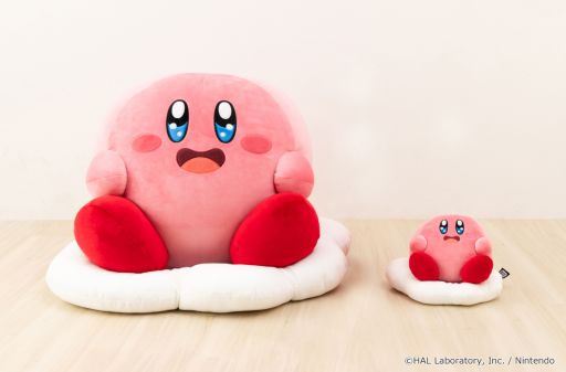 画像ギャラリー No.002のサムネイル画像 / 幅60cm超えのもちもちふわふわ。「カービィのグルメフェス」のカービィを再現した特大ぬいぐるみを2024年6月に発売