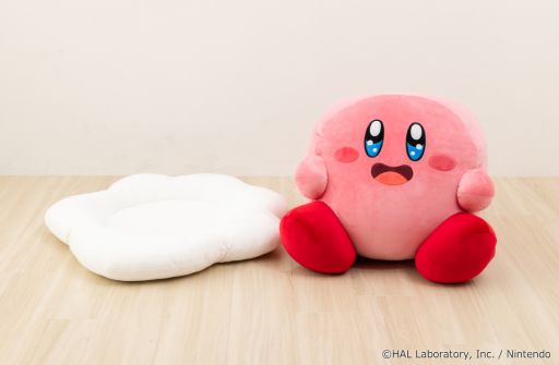 画像ギャラリー No.006のサムネイル画像 / 幅60cm超えのもちもちふわふわ。「カービィのグルメフェス」のカービィを再現した特大ぬいぐるみを2024年6月に発売