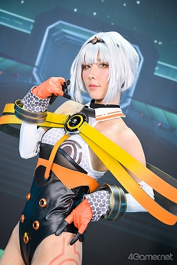 画像ギャラリー No.009のサムネイル画像 / 「イザリア」「ドルフロ2」のキャラに扮した千葉チュチュさん，純米あやのさんらコスプレイヤーをXDブースで激写［TGS2024］