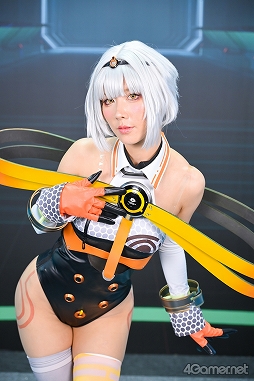 画像ギャラリー No.014のサムネイル画像 / 「イザリア」「ドルフロ2」のキャラに扮した千葉チュチュさん，純米あやのさんらコスプレイヤーをXDブースで激写［TGS2024］