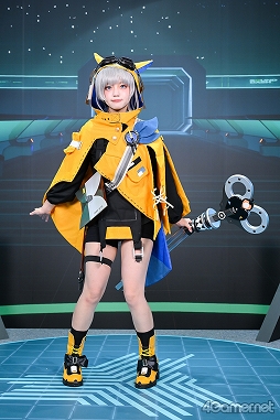 画像ギャラリー No.032のサムネイル画像 / 「イザリア」「ドルフロ2」のキャラに扮した千葉チュチュさん，純米あやのさんらコスプレイヤーをXDブースで激写［TGS2024］