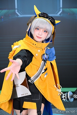 画像ギャラリー No.034のサムネイル画像 / 「イザリア」「ドルフロ2」のキャラに扮した千葉チュチュさん，純米あやのさんらコスプレイヤーをXDブースで激写［TGS2024］