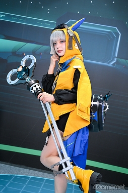 画像ギャラリー No.036のサムネイル画像 / 「イザリア」「ドルフロ2」のキャラに扮した千葉チュチュさん，純米あやのさんらコスプレイヤーをXDブースで激写［TGS2024］