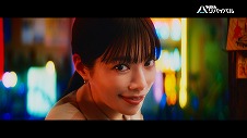 画像ギャラリー No.005のサムネイル画像 / バトルスーツを身にまとった“ドSF”な桜井ユキさんが出演。「アース:リバイバル」の新TVCMが4月8日に放送スタート