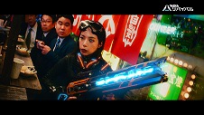 画像ギャラリー No.011のサムネイル画像 / バトルスーツを身にまとった“ドSF”な桜井ユキさんが出演。「アース:リバイバル」の新TVCMが4月8日に放送スタート