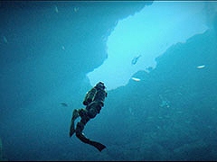 深海探索ADV「Under The Waves」，PS5＆PS4向け日本語版パッケージが本日リリース。初回生産特典としてアートブックとステッカーを同梱