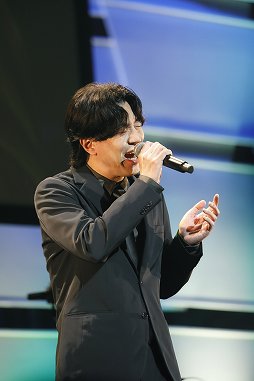 画像ギャラリー No.005のサムネイル画像 / 「アトリエ25周年記念 ガストプレミアムライブ」レポート。約4年ぶりのライブは11組のアーティストが出演,岸田メル氏も熱唱