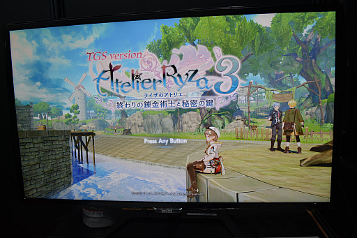 画像ギャラリー No.011のサムネイル画像 / ［TGS2022］「ライザのアトリエ3」プレイレポート。ブースには等身大ライザ3体が勢ぞろいで，太もも圧がヤバイ