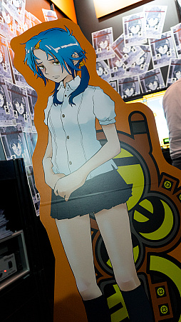 画像ギャラリー No.011のサムネイル画像 / ［TGS2022］「ラジルギ2」はRS34の持ち味を全部盛りしたみたいなSTG。試遊コーナーはタダヨの捜索願だらけで一角だけ異様な雰囲気に