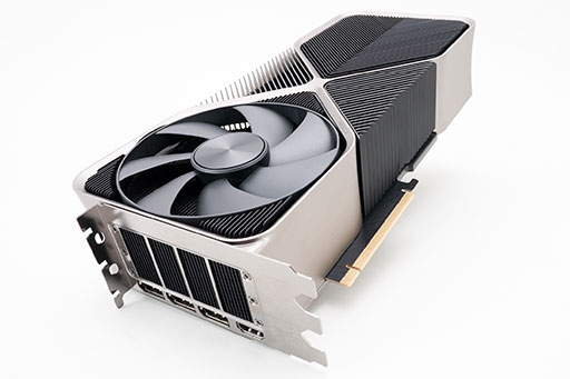 画像ギャラリー No.002のサムネイル画像 / 「GeForce RTX 4090 Founders Edition」レビュー。謳い文句どおりの高性能で4K＆レイトレも余裕だが，消費電力はやはり大きい
