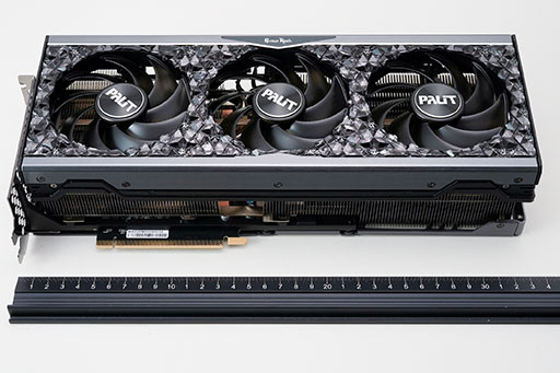 画像ギャラリー No.003のサムネイル画像 / Palit「GeForce RTX 4090 GameRock OC」をテスト。ド派手に輝く巨大クーラーはゲームでどの程度の効果があるのか