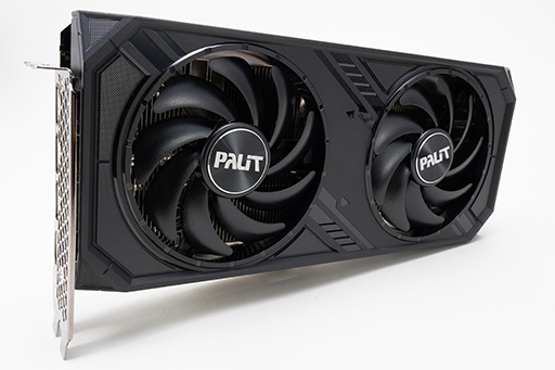 画像ギャラリー No.002のサムネイル画像 / アンダー10万円のPalit製RTX 4070カード「GeForce RTX 4070 Dual」の実力を検証。PCケースを選びにくいサイズも魅力だ