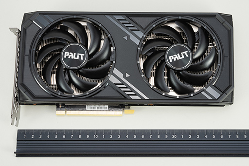 画像ギャラリー No.008のサムネイル画像 / アンダー10万円のPalit製RTX 4070カード「GeForce RTX 4070 Dual」の実力を検証。PCケースを選びにくいサイズも魅力だ