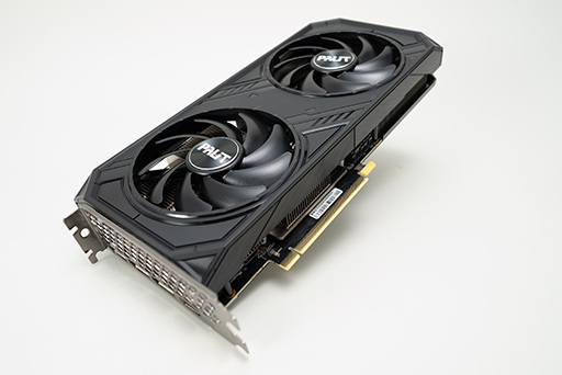 画像ギャラリー No.052のサムネイル画像 / アンダー10万円のPalit製RTX 4070カード「GeForce RTX 4070 Dual」の実力を検証。PCケースを選びにくいサイズも魅力だ
