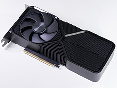 写真で見る「GeForce RTX 4070 SUPER Founders Edition」。新型ミドルハイは，既存のRTX 4070 FEとほぼ同サイズだ