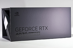 画像ギャラリー No.003のサムネイル画像 / 写真で見る「GeForce RTX 4070 SUPER Founders Edition」。新型ミドルハイは，既存のRTX 4070 FEとほぼ同サイズだ