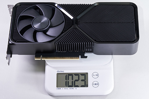 画像ギャラリー No.008のサムネイル画像 / 写真で見る「GeForce RTX 4070 SUPER Founders Edition」。新型ミドルハイは，既存のRTX 4070 FEとほぼ同サイズだ