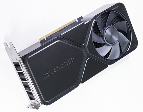 画像ギャラリー No.002のサムネイル画像 / RTX 40 SUPERの第1弾「GeForce RTX 4070 SUPER」の実力を検証。上位のRTX 4070 Tiに迫るゲームもあり