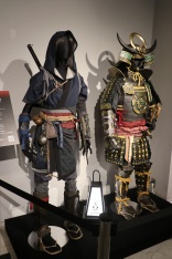 画像ギャラリー No.003のサムネイル画像 / 「アサシン クリード コラボカフェ『LEGACY』」東京・原宿で開催中。最新作「アサシン クリード シャドウズ」を中心に歴代シリーズの展示を楽しめる