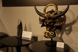 画像ギャラリー No.005のサムネイル画像 / 「アサシン クリード コラボカフェ『LEGACY』」東京・原宿で開催中。最新作「アサシン クリード シャドウズ」を中心に歴代シリーズの展示を楽しめる