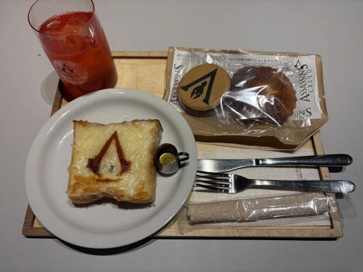 画像ギャラリー No.016のサムネイル画像 / 「アサシン クリード コラボカフェ『LEGACY』」東京・原宿で開催中。最新作「アサシン クリード シャドウズ」を中心に歴代シリーズの展示を楽しめる