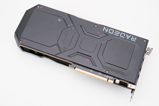 画像ギャラリー No.007のサムネイル画像 / AMDの新型GPU「Radeon RX 7900 XTX/XT」搭載カードがやってきた！　写真で見る新世代Radeonリファレンスカードの姿